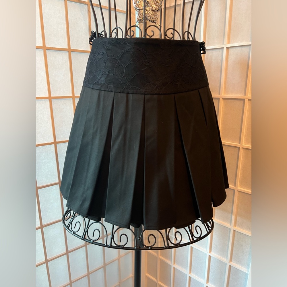 BEBE Black Lace Waist Pleated Mini Skirt - Picture 2 of 7